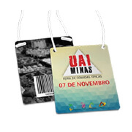 CREDENCIAIS COUCHÊ 250G VERNIZ UV TOTAL FRENTE COM CORDÃO OU CLIP JACARÉ 87X120MM Colorido frente e preto e branco verso - 500 un.