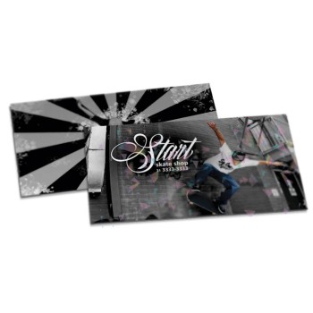 POSTAIS COUCHÊ 300G LAMINAÇÃO HOLOGRÁFICA LAM HOLOGRÁFICA FRENTE 182X102MM Colorido frente e preto e branco verso - 250 un.