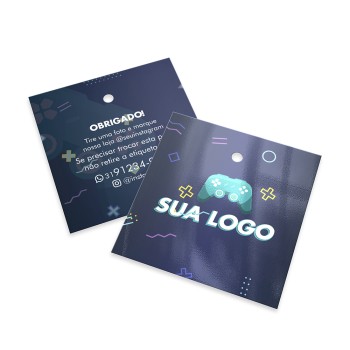 TAGS PADRÃO FURO COUCHÊ 250G VERNIZ UV TOTAL FRENTE 45X51MM Colorido frente e verso - 2000 un.