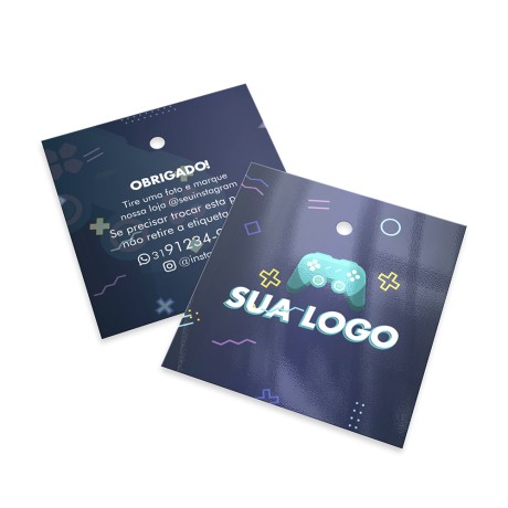 TAGS PADRÃO FURO COUCHÊ 250G VERNIZ UV TOTAL FRENTE 45X51MM Colorido frente e verso - 2000 un.