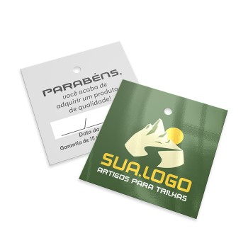 TAGS PADRÃO FURO COUCHÊ 250G VERNIZ UV TOTAL FRENTE 45X51MM Colorido frente e preto e branco verso - 1000 un.