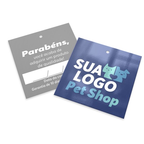 TAGS PADRÃO FURO COUCHÊ 250G VERNIZ UV TOTAL FRENTE 91X102MM Colorido frente e preto e branco verso - 1000 un.