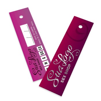 TAGS PADRÃO FURO COUCHÊ 300G LAM FOSCA E HOTSTAMPING 91X25MM Colorido frente e verso - 2000 un.