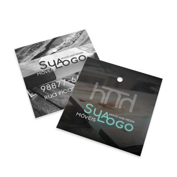 TAGS TAGS PADRÃO FURO COUCHÊ 300G SEM LAMINAÇÃO E SEM VERNIZ SEM VERNIZ 45X51MM Colorido frente e preto e branco verso - 100 un.