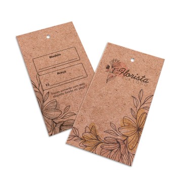 TAGS TAGS PADRÃO FURO KRAFT 250G SEM LAMINAÇÃO E SEM VERNIZ SEM VERNIZ 91X51MM Colorido frente e preto e branco verso - 5000 un.