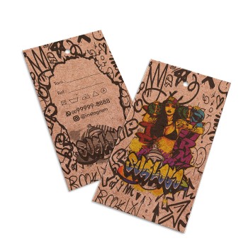 TAGS TAGS PADRÃO FURO KRAFT 250G SEM LAMINAÇÃO E SEM VERNIZ SEM VERNIZ 91X51MM Colorido frente e preto e branco verso - 2000 un.