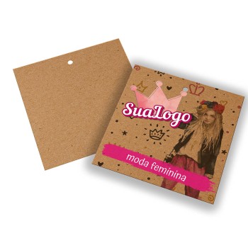 TAGS TAGS PADRÃO FURO KRAFT 250G SEM LAMINAÇÃO E SEM VERNIZ SEM VERNIZ COM TINTA BRANCA 91X102MM