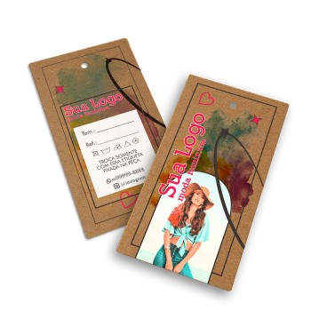 TAGS TAGS PADRÃO FURO KRAFT 250G SEM LAMINAÇÃO E SEM VERNIZ SEM VERNIZ COM TINTA BRANCA 91X51MM Colorido frente e verso - 2000 un.