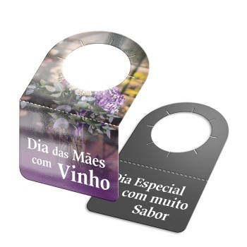 TAGS TAGS PARA GARRAFA COUCHÊ 300G VERNIZ UV VERNIZ UV TOTAL FRENTE 91X102MM Colorido frente e preto e branco verso - 1000 un.